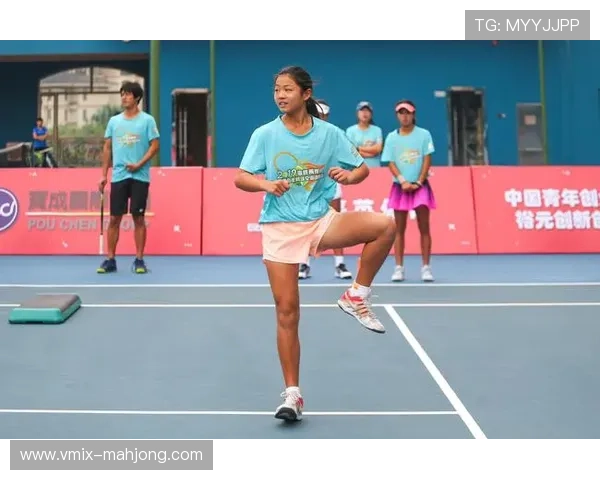 斯特林训练营中鼓励小球员，展现社区关怀